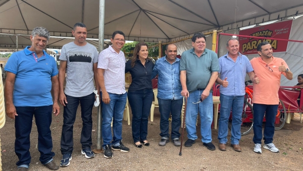 Flaviano participa da entrega da Avenida Paraná em Acrelândia, fruto de emenda alocada por ele  